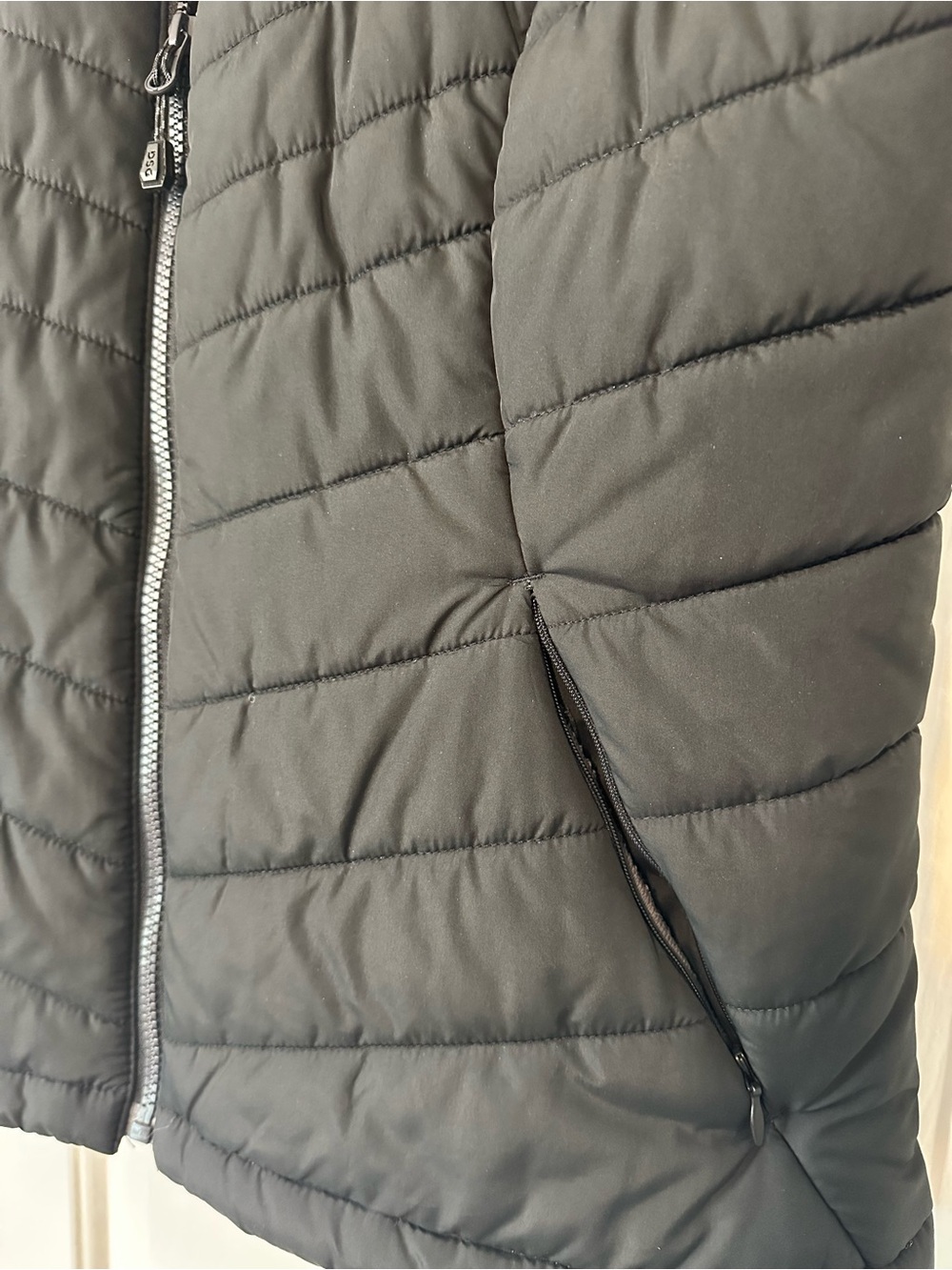 DSG Puffer Vest Women’s Size Medium - Picture 3 of 4